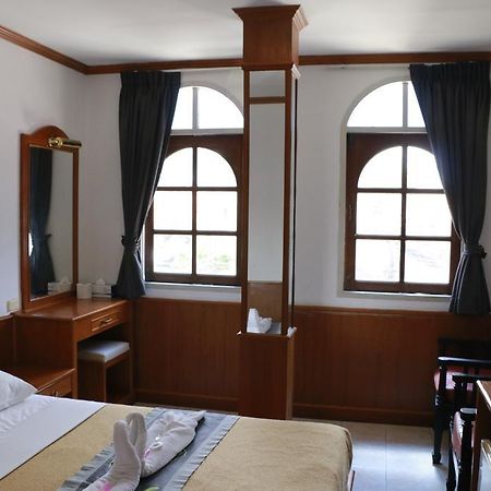 Welcome Guest House Patong Esterno foto