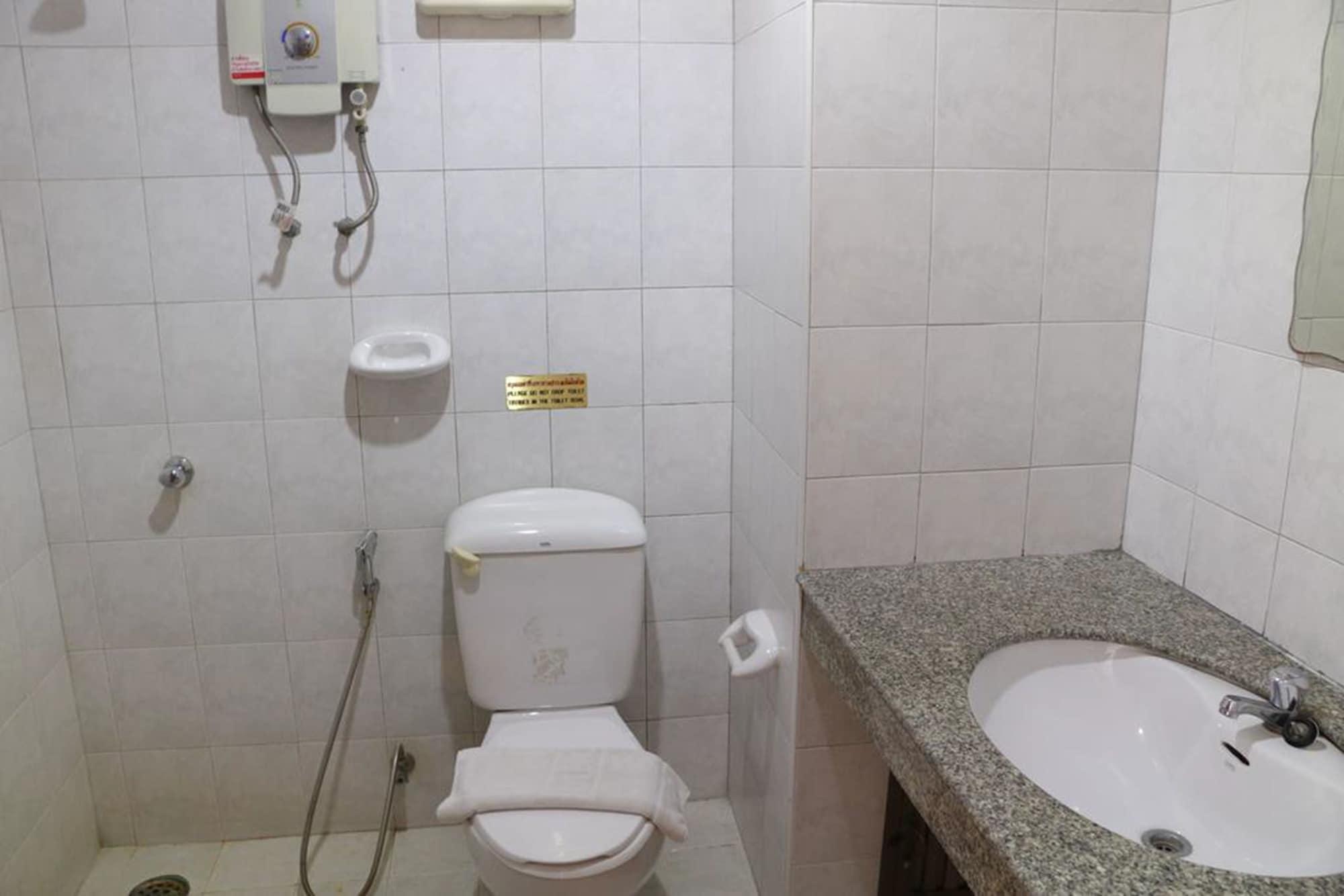 Welcome Guest House Patong Esterno foto