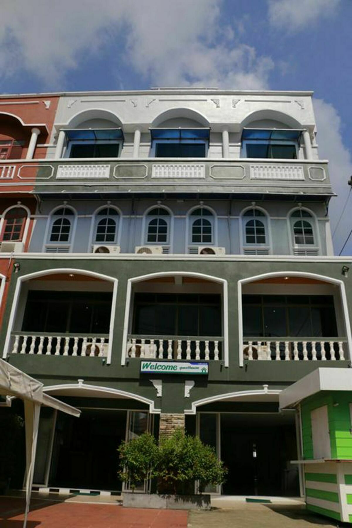 Welcome Guest House Patong Esterno foto